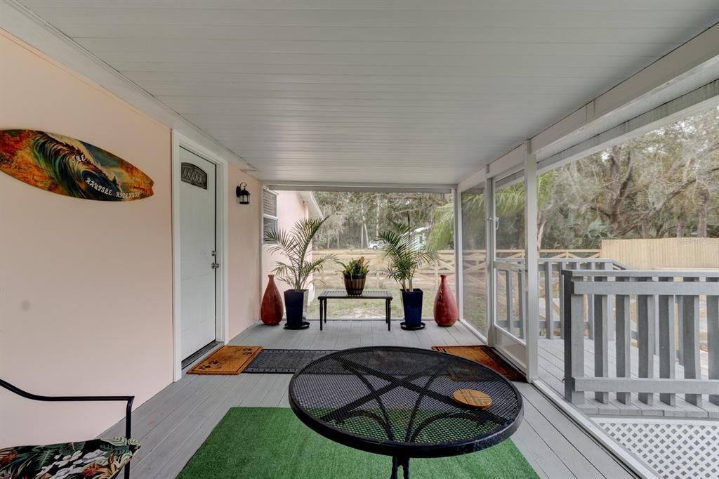 For Sale: $299,000 (2 beds, 1 baths, 840 Square Feet)