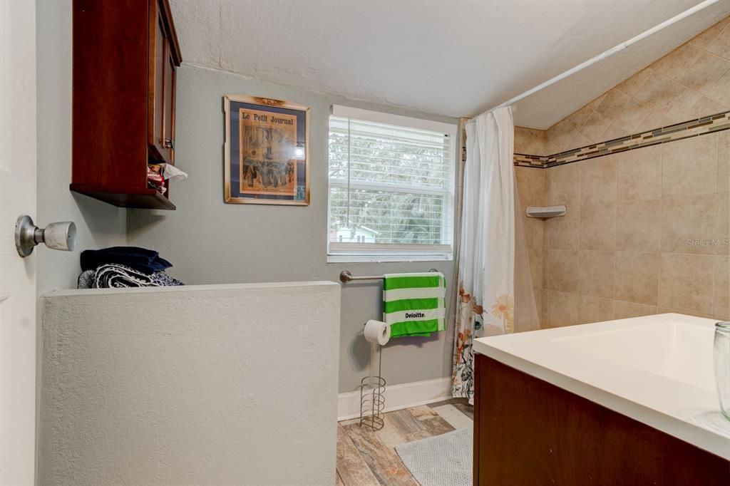 For Sale: $299,000 (2 beds, 1 baths, 840 Square Feet)