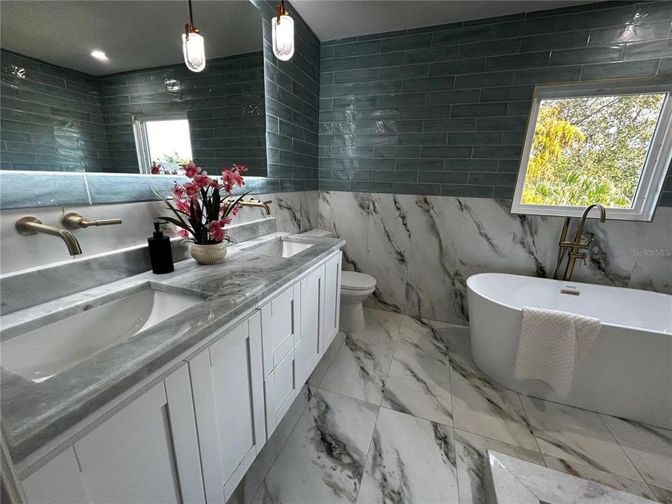 На продажу: $649,900 (4 спален, 3 ванн, 2672 Квадратных фут)