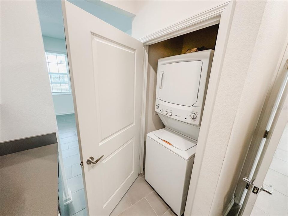 En Renta: $2,400 (4 camas, 3 baños, 2110 Pies cuadrados)