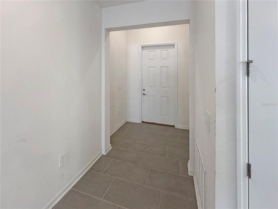 En Renta: $2,400 (4 camas, 3 baños, 2110 Pies cuadrados)