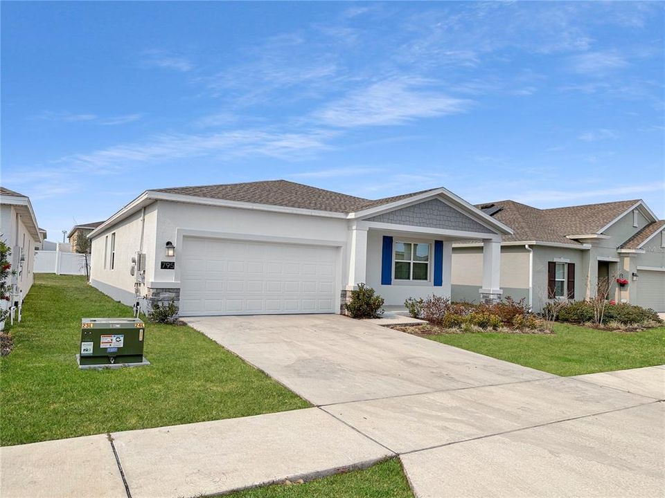 En Renta: $2,400 (4 camas, 3 baños, 2110 Pies cuadrados)