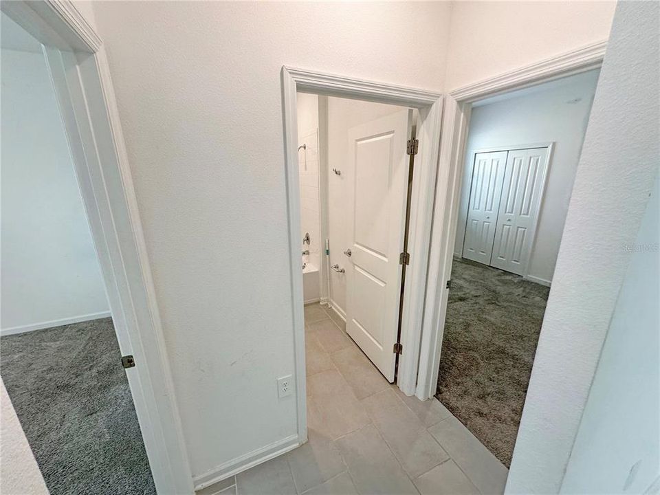 En Renta: $2,400 (4 camas, 3 baños, 2110 Pies cuadrados)