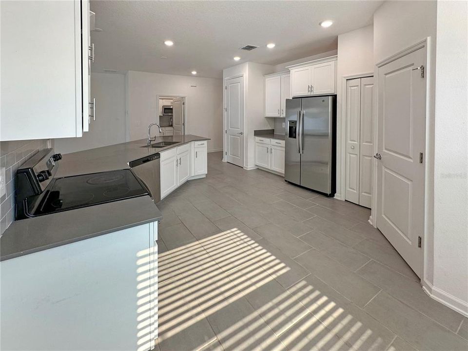 En Renta: $2,400 (4 camas, 3 baños, 2110 Pies cuadrados)