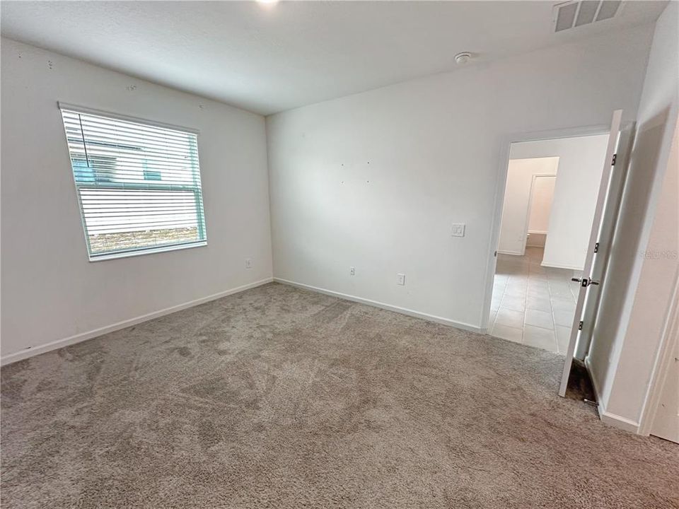 En Renta: $2,400 (4 camas, 3 baños, 2110 Pies cuadrados)