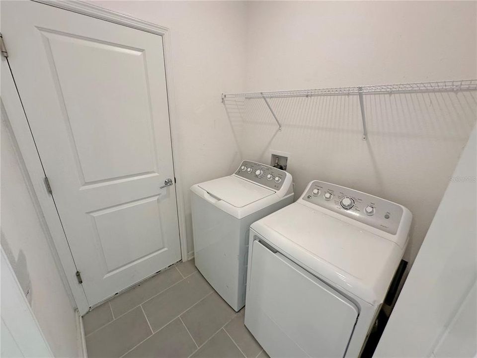 En Renta: $2,400 (4 camas, 3 baños, 2110 Pies cuadrados)