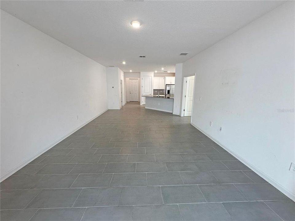 En Renta: $2,400 (4 camas, 3 baños, 2110 Pies cuadrados)