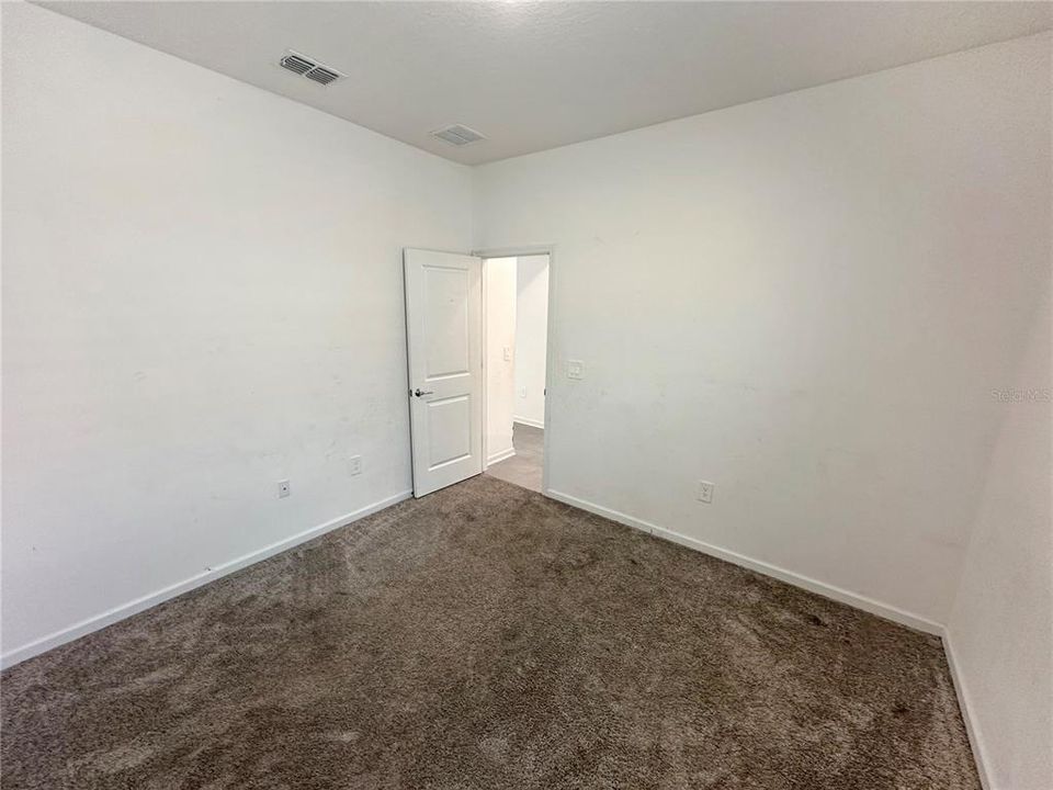 En Renta: $2,400 (4 camas, 3 baños, 2110 Pies cuadrados)