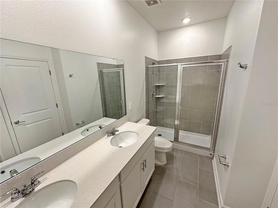 En Renta: $2,400 (4 camas, 3 baños, 2110 Pies cuadrados)