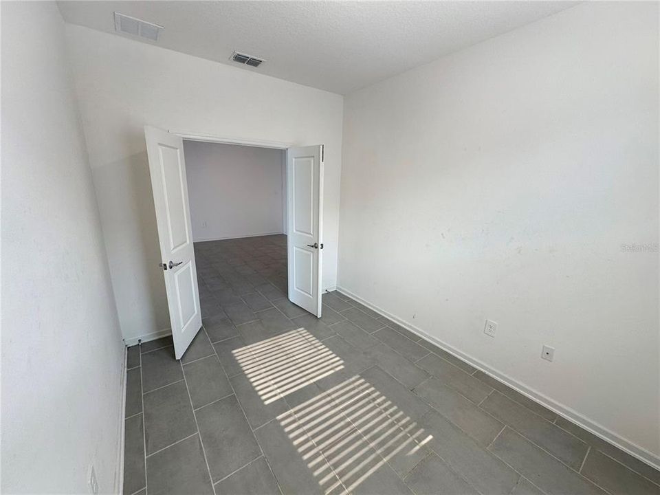 En Renta: $2,400 (4 camas, 3 baños, 2110 Pies cuadrados)