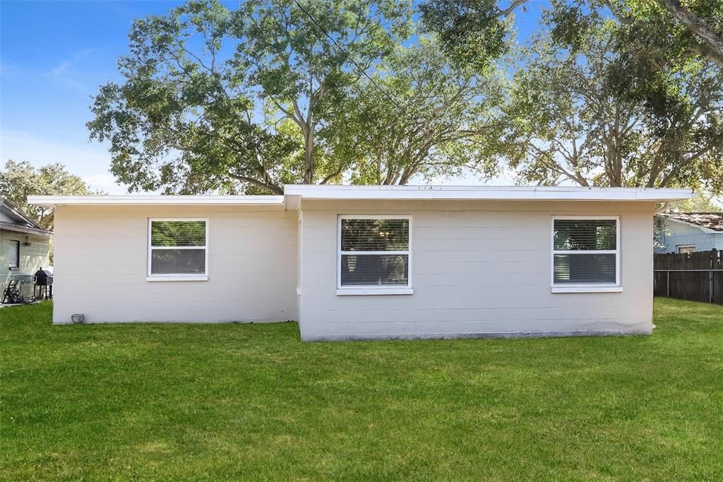 For Rent: $3,140 (4 beds, 2 baths, 2074 Square Feet)