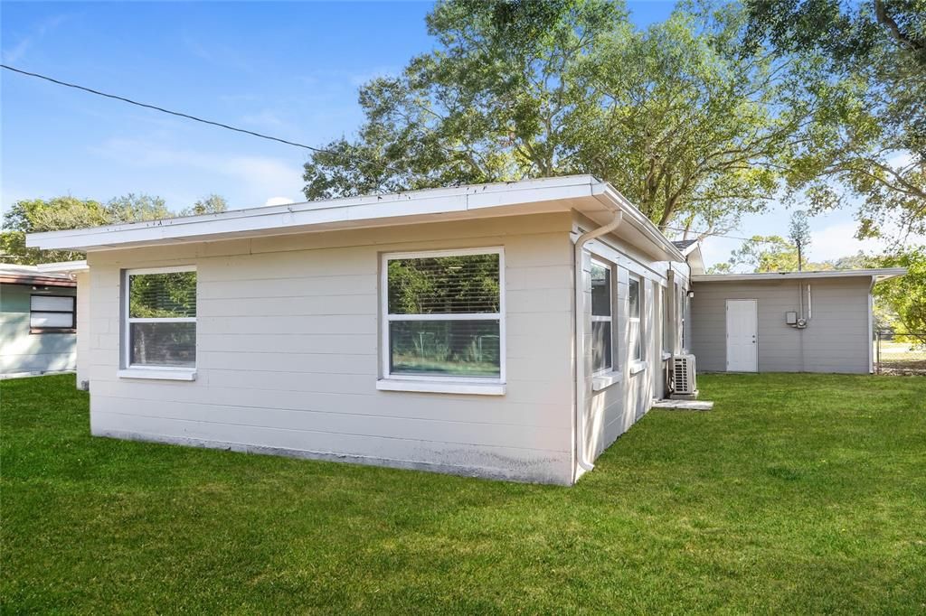 For Rent: $3,140 (4 beds, 2 baths, 2074 Square Feet)