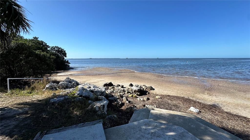 For Sale: $439,000 (2 beds, 1 baths, 924 Square Feet)