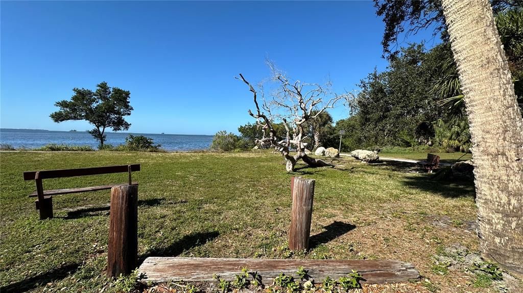 For Sale: $439,000 (2 beds, 1 baths, 924 Square Feet)