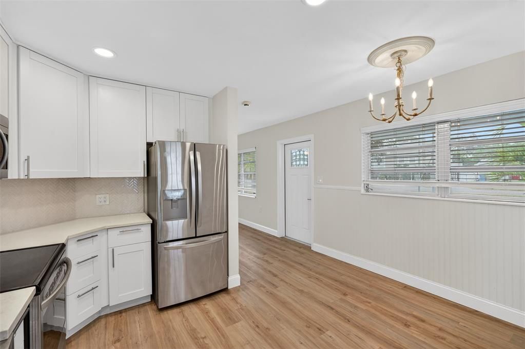For Sale: $439,000 (2 beds, 1 baths, 924 Square Feet)