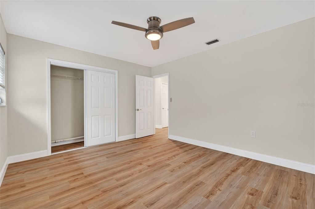 For Sale: $439,000 (2 beds, 1 baths, 924 Square Feet)