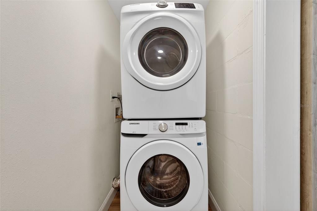 For Sale: $439,000 (2 beds, 1 baths, 924 Square Feet)