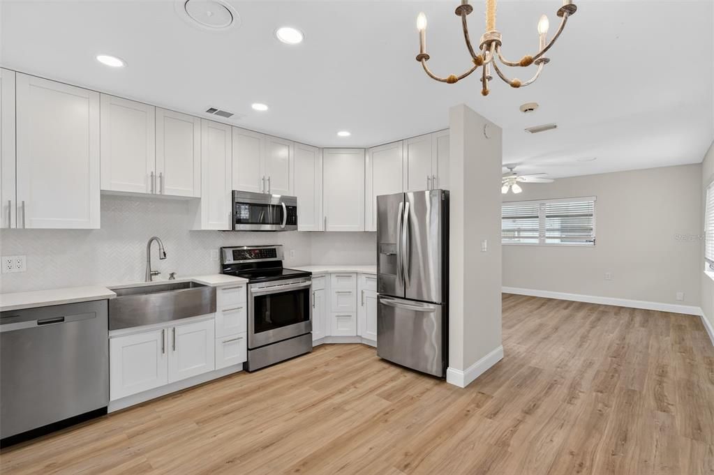 For Sale: $439,000 (2 beds, 1 baths, 924 Square Feet)