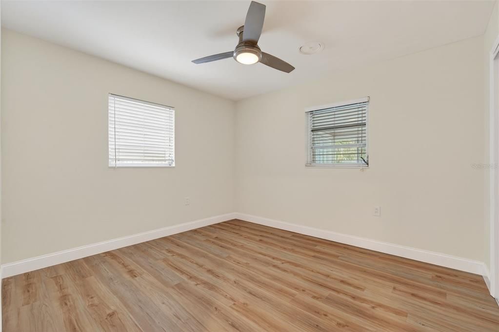 For Sale: $439,000 (2 beds, 1 baths, 924 Square Feet)