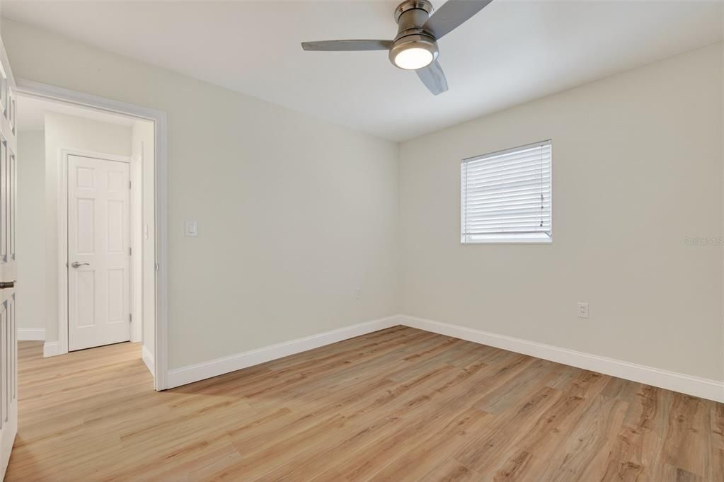 For Sale: $439,000 (2 beds, 1 baths, 924 Square Feet)