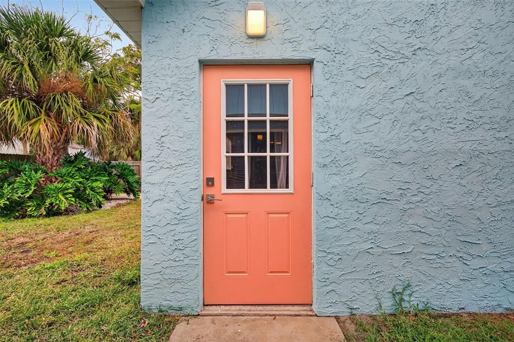 For Sale: $439,000 (2 beds, 1 baths, 924 Square Feet)