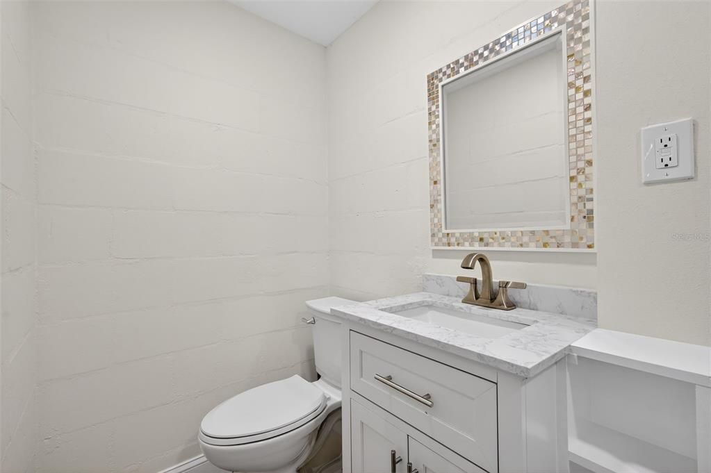 For Sale: $439,000 (2 beds, 1 baths, 924 Square Feet)