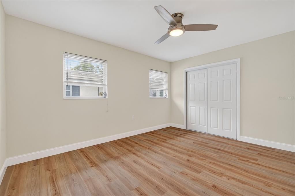 For Sale: $439,000 (2 beds, 1 baths, 924 Square Feet)