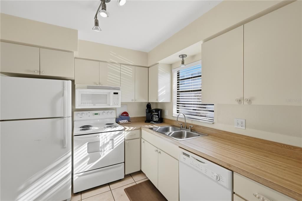 En Venta: $1,795,000 (4 camas, 0 baños, 1980 Pies cuadrados)