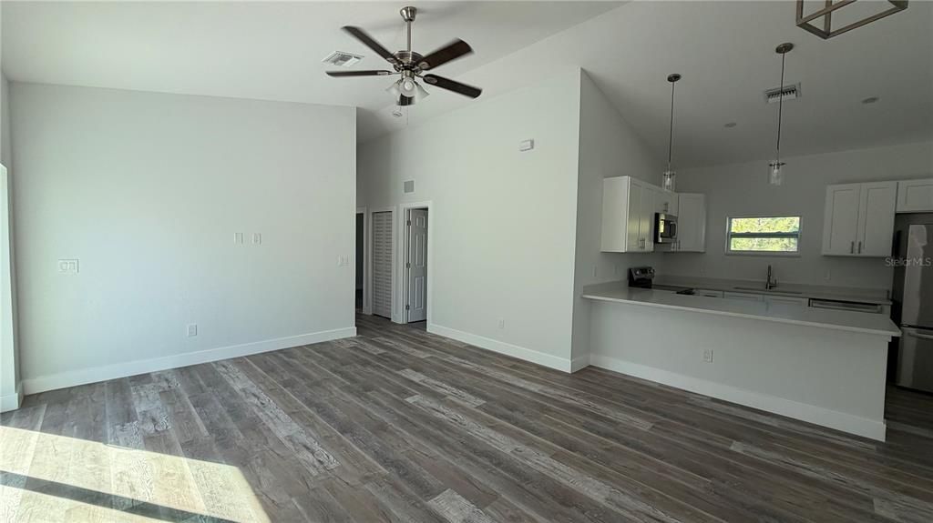 В аренду: $1,795 (2 спален, 2 ванн, 1378 Квадратных фут)