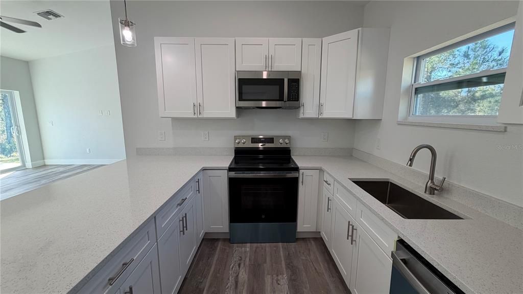 В аренду: $1,795 (2 спален, 2 ванн, 1378 Квадратных фут)