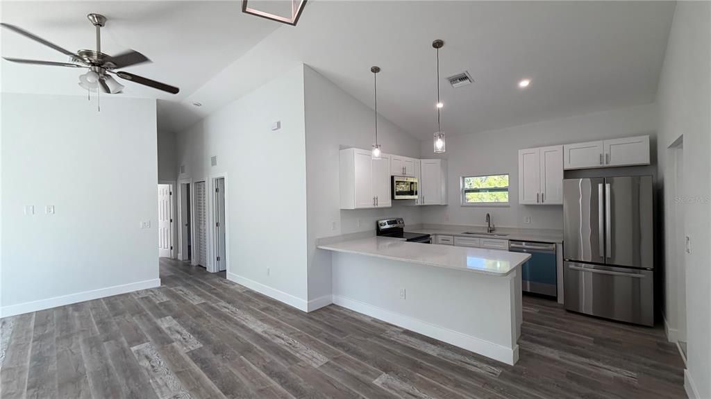 В аренду: $1,795 (2 спален, 2 ванн, 1378 Квадратных фут)