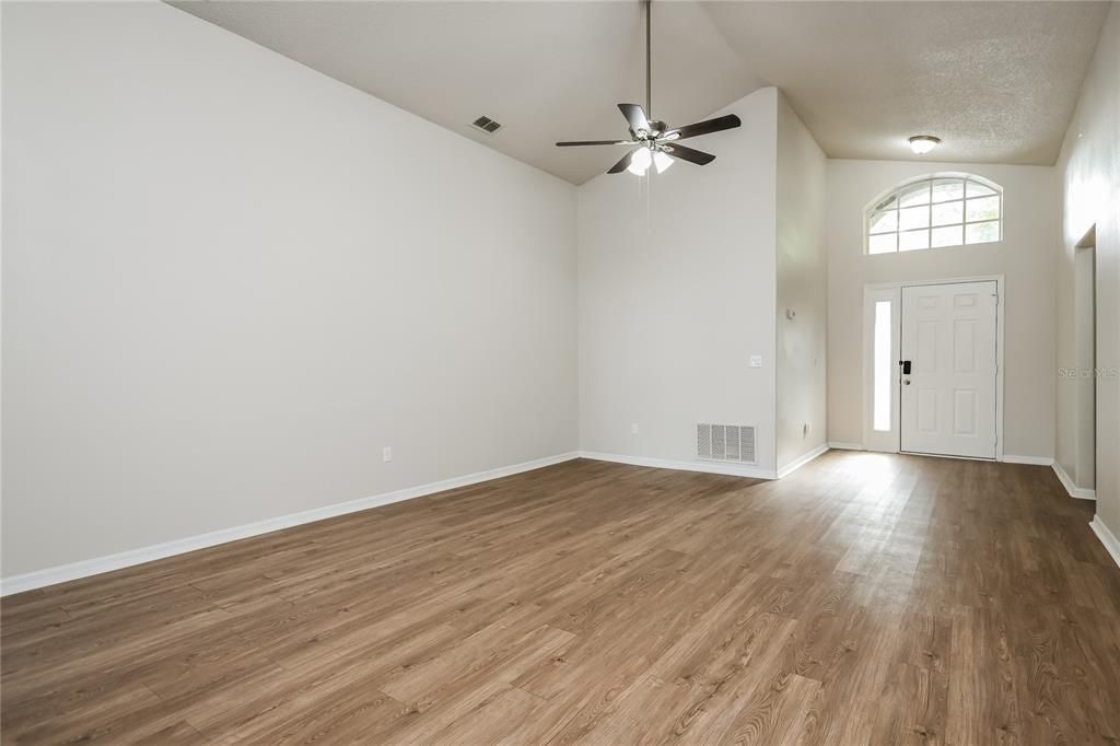 出租: $2,310 (3 贝兹, 2 浴室, 1653 平方英尺)