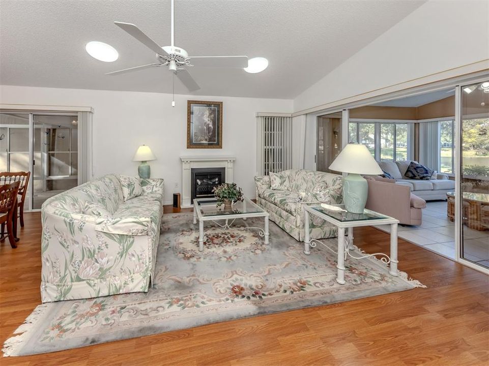 For Sale: $358,000 (2 beds, 2 baths, 1735 Square Feet)