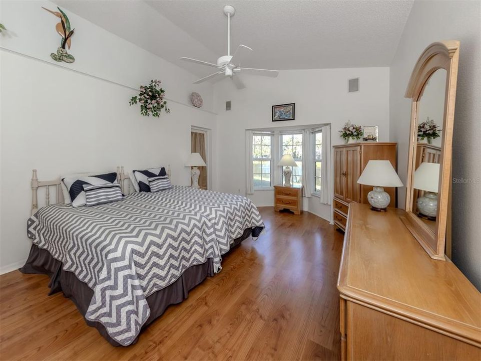 For Sale: $358,000 (2 beds, 2 baths, 1735 Square Feet)