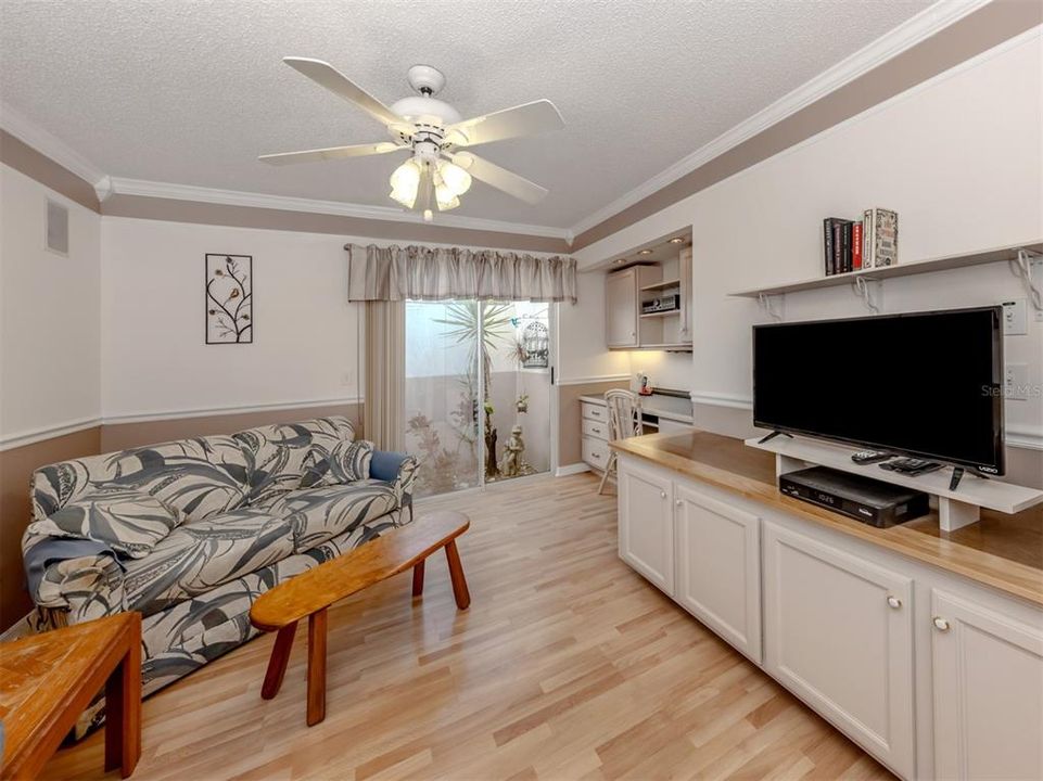 For Sale: $358,000 (2 beds, 2 baths, 1735 Square Feet)