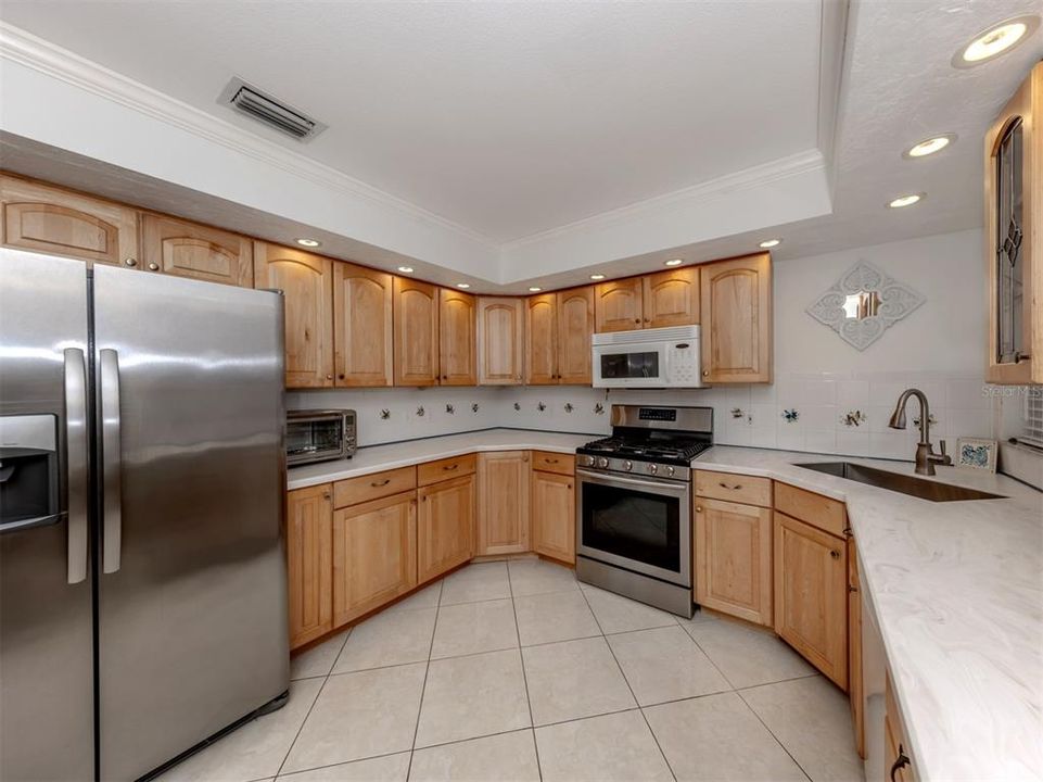 For Sale: $358,000 (2 beds, 2 baths, 1735 Square Feet)
