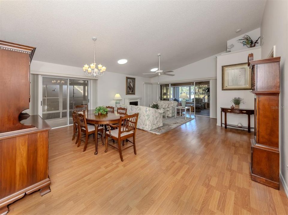 For Sale: $358,000 (2 beds, 2 baths, 1735 Square Feet)