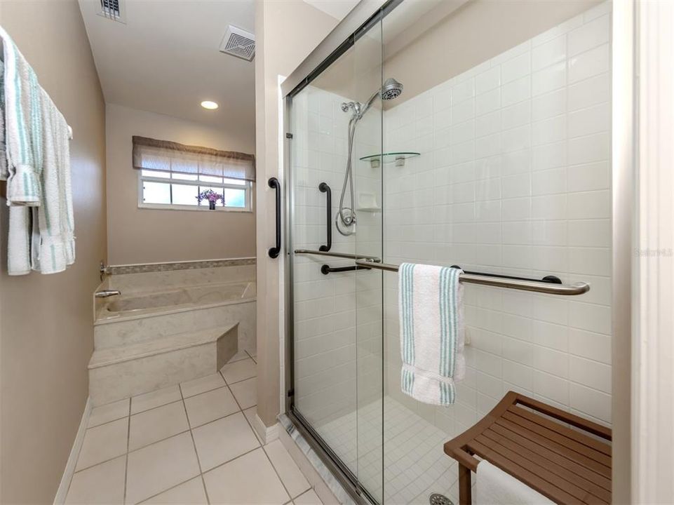 For Sale: $358,000 (2 beds, 2 baths, 1735 Square Feet)