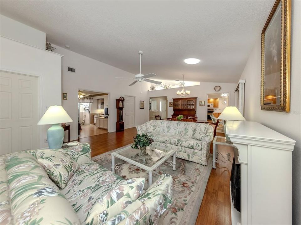 For Sale: $358,000 (2 beds, 2 baths, 1735 Square Feet)