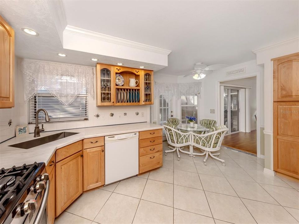 For Sale: $358,000 (2 beds, 2 baths, 1735 Square Feet)