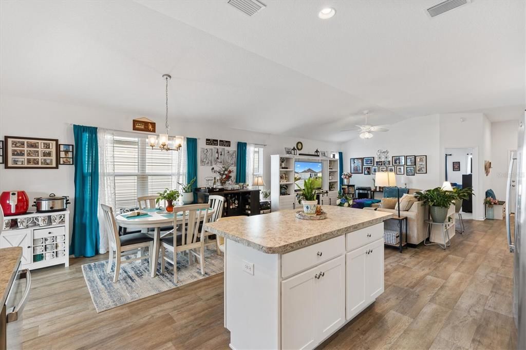 待售: $369,000 (3 贝兹, 2 浴室, 1496 平方英尺)