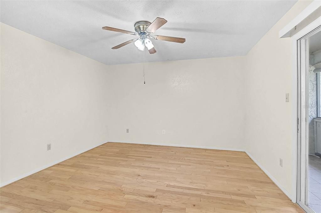 待售: $239,000 (2 贝兹, 2 浴室, 1353 平方英尺)