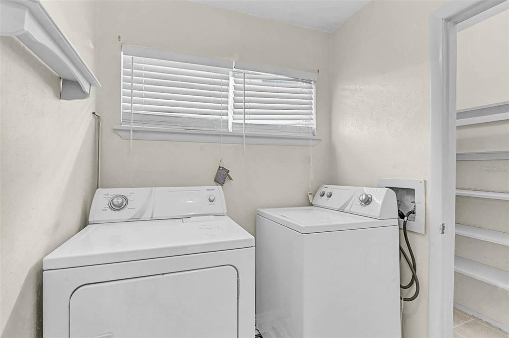 待售: $239,000 (2 贝兹, 2 浴室, 1353 平方英尺)