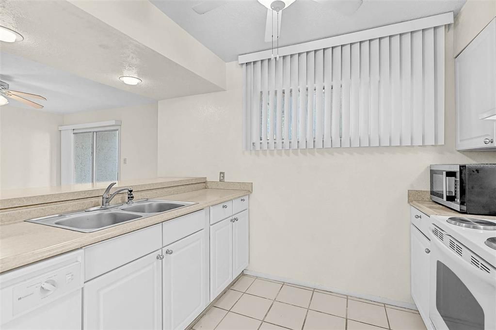 待售: $239,000 (2 贝兹, 2 浴室, 1353 平方英尺)