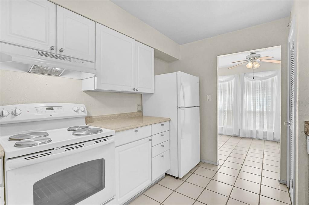 待售: $239,000 (2 贝兹, 2 浴室, 1353 平方英尺)