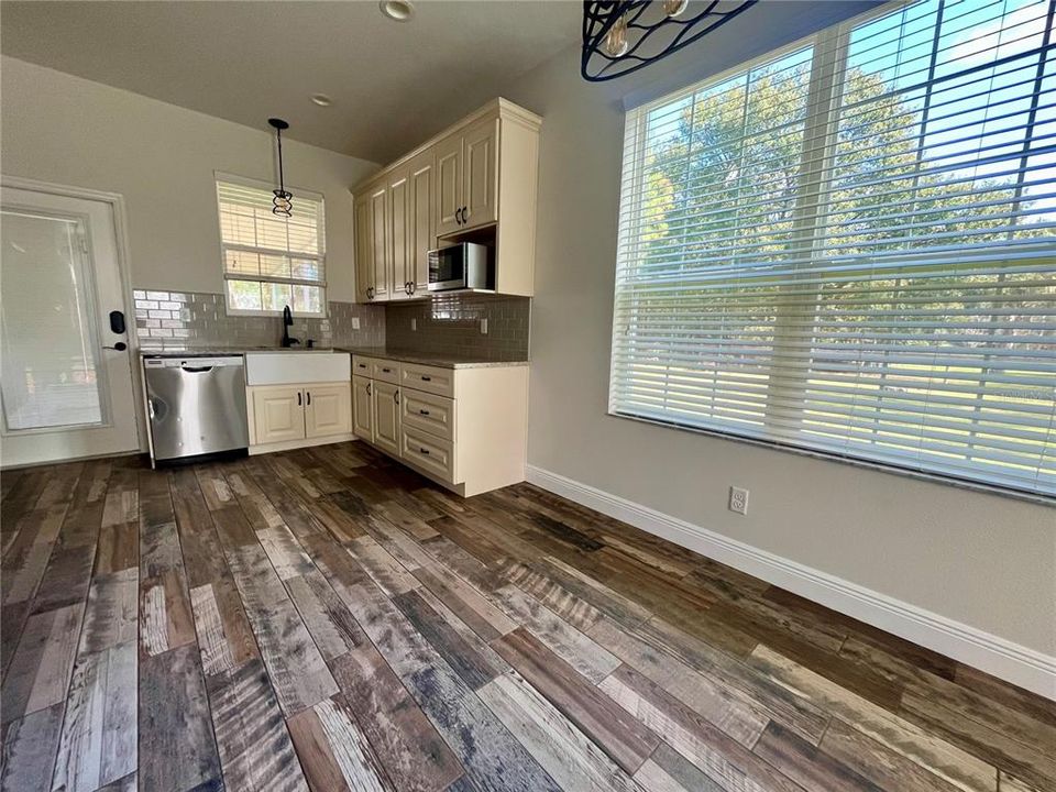 В аренду: $2,250 (2 спален, 2 ванн, 1155 Квадратных фут)