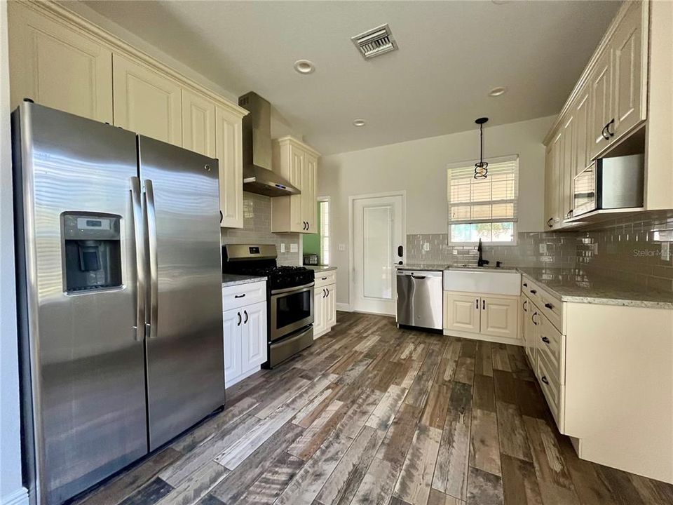 В аренду: $2,250 (2 спален, 2 ванн, 1155 Квадратных фут)