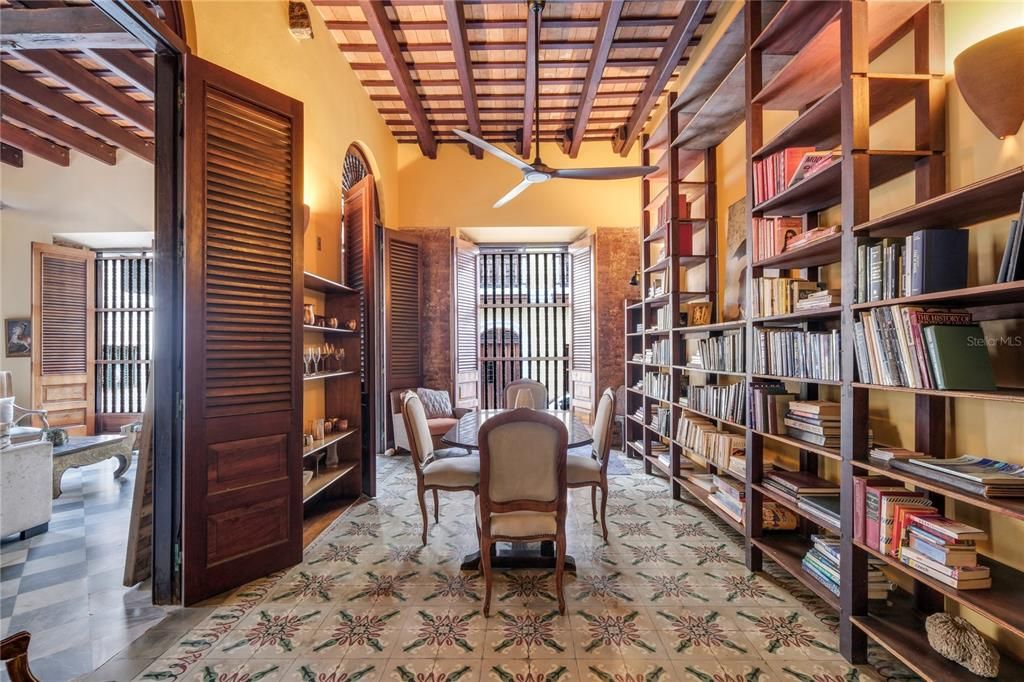 Недавно продано: $3,800,000 (6 спален, 2 ванн, 8600 Квадратных фут)