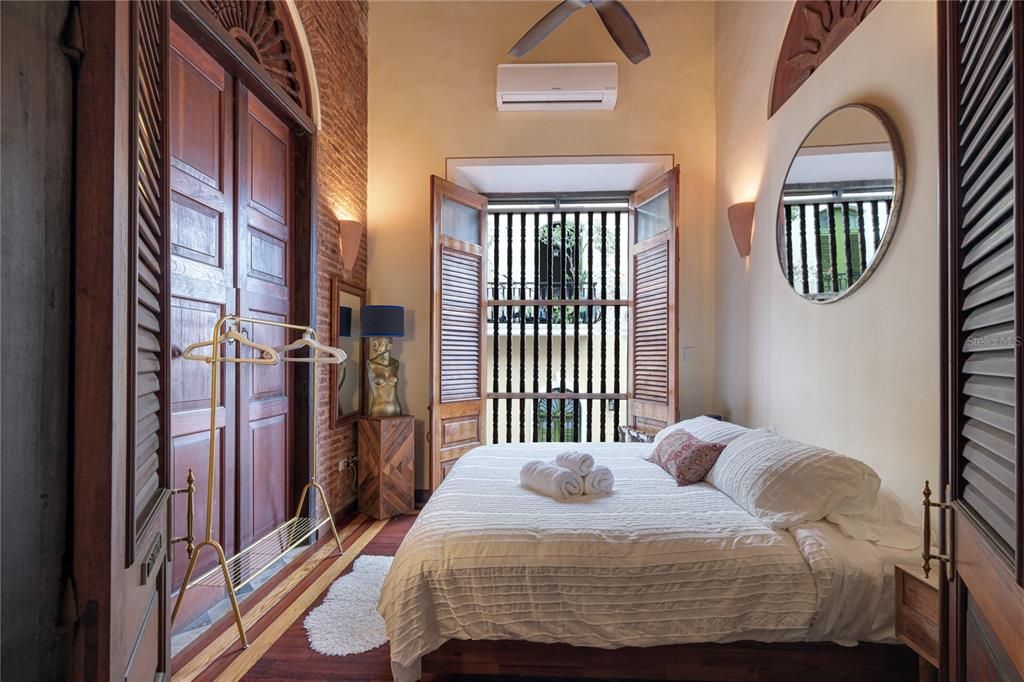 Недавно продано: $3,800,000 (6 спален, 2 ванн, 8600 Квадратных фут)