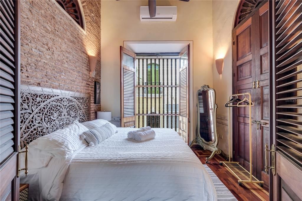 Недавно продано: $3,800,000 (6 спален, 2 ванн, 8600 Квадратных фут)